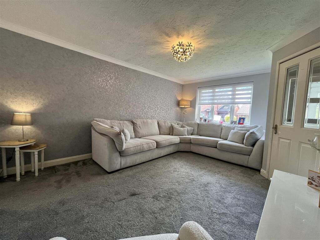 Chew Vale, Dukinfield photo 4