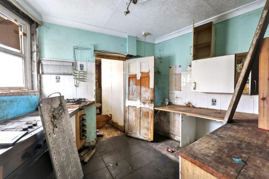 120a Lewis Street, Crumlin, Newport, Gwent, NP11 5EF - View 2