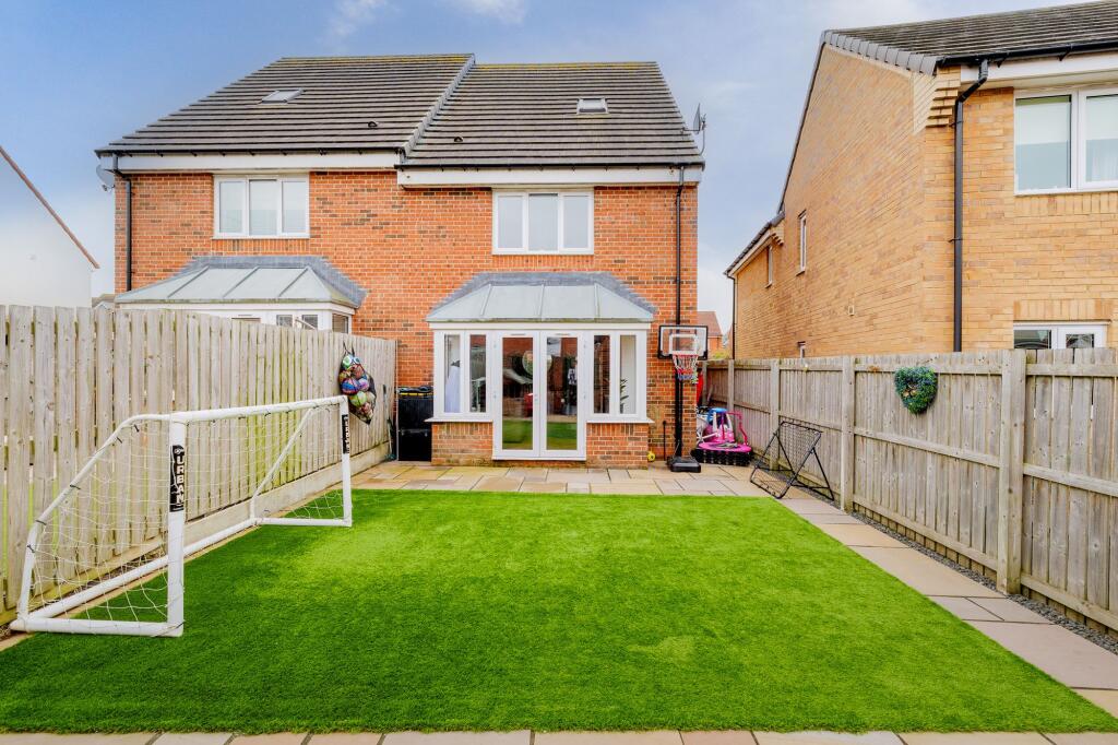 House in North Tyneside, Northumberland Park, Backworth - More