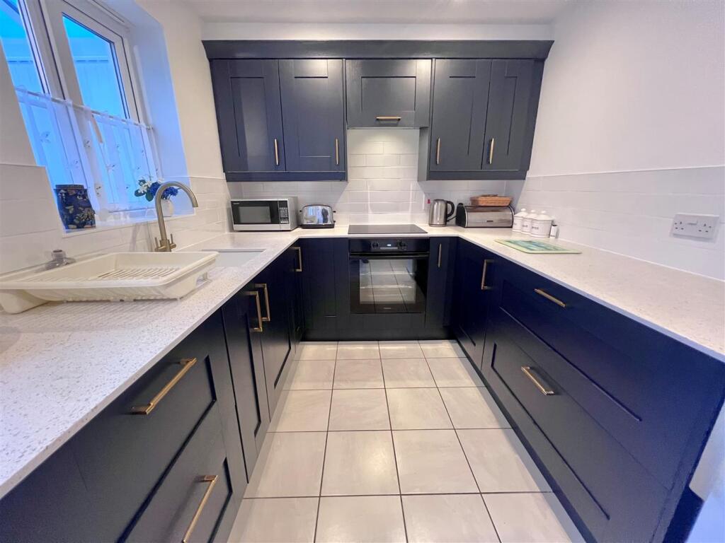 House in Gillingham, Lodbourne - View 2