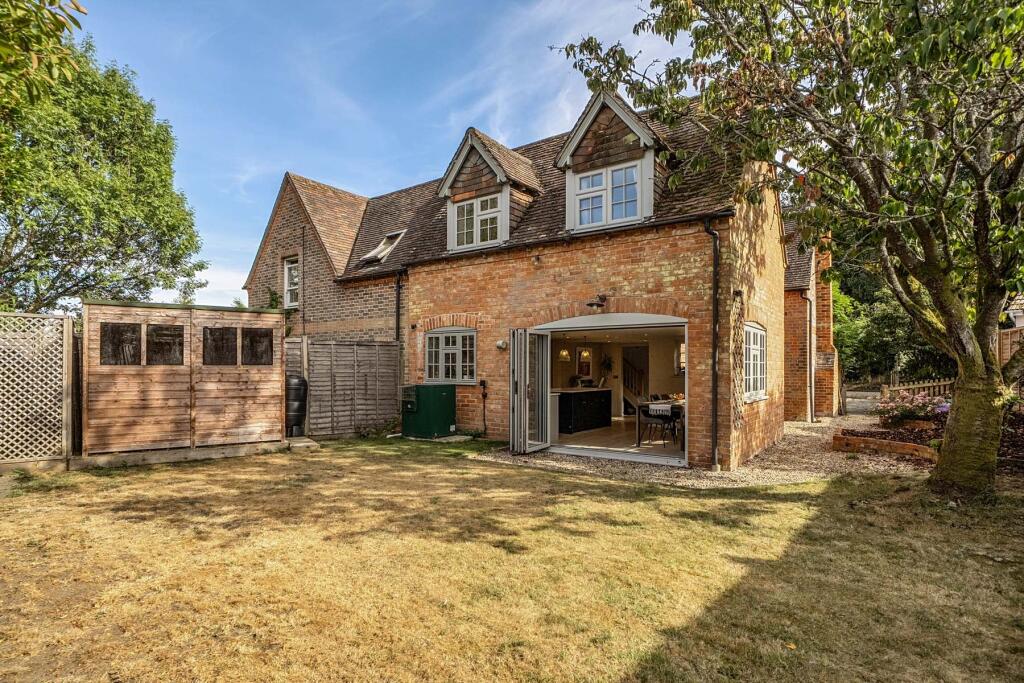 House in Upper Basildon, Basildon - View 4