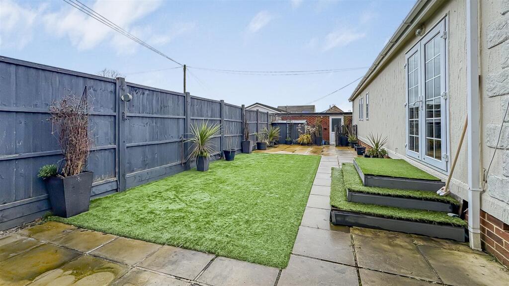 2-bed caravan on Leigh Square, Windsor, £204,000