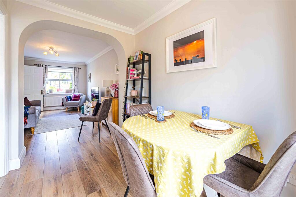House in Eaton Bray, Central Bedfordshire - More