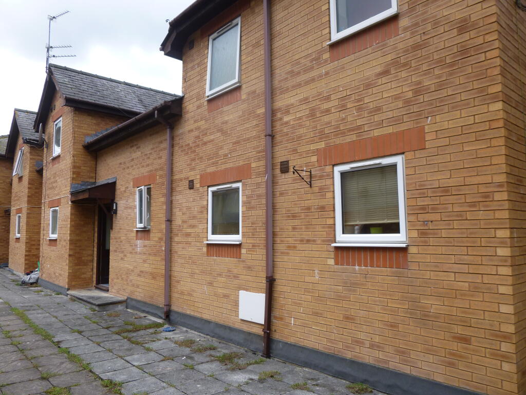 Main image of property: High Street, Bangor, Gwynedd, LL57