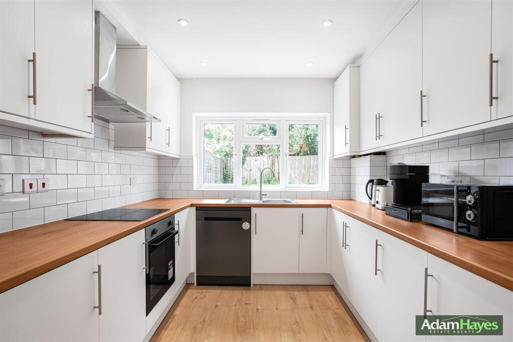 House in London, Brunswick Park - View 3