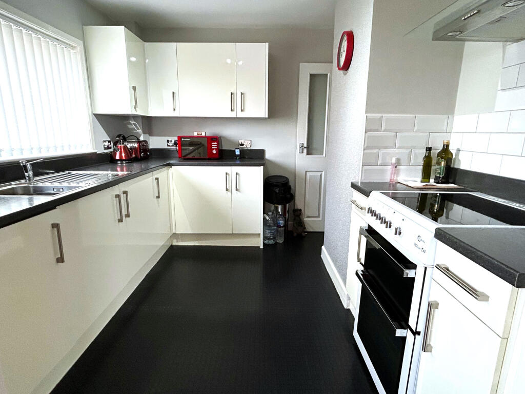 3 Bannister Court, Queens Promenade photo 4