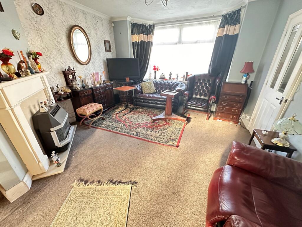 St. Michaels Avenue, Houghton Regis photo 2