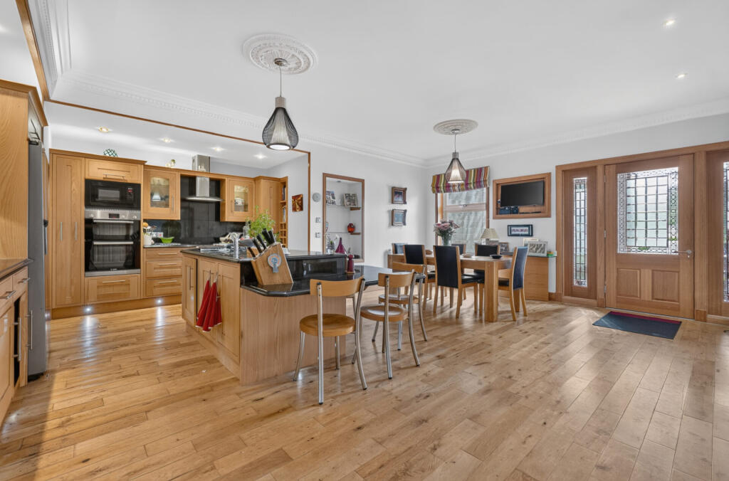 2c Buchanan Street, Largs, KA30 8PP photo 4