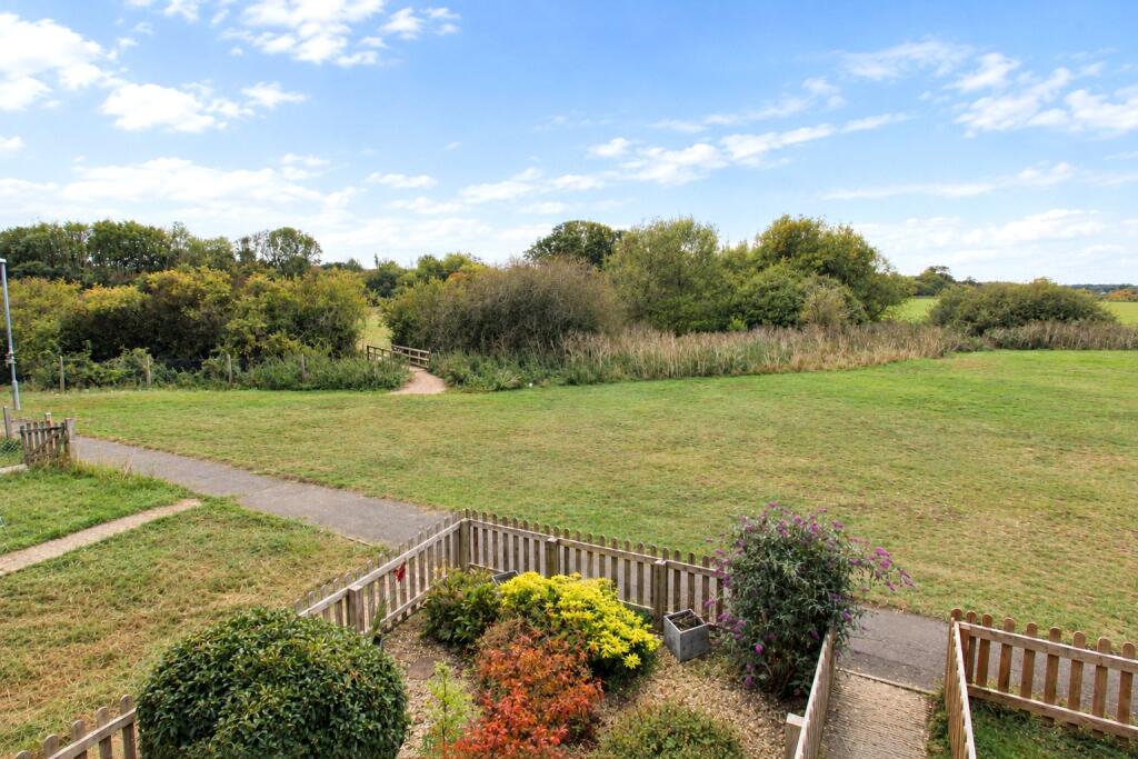 Lambrok Close, Trowbridge photo 2