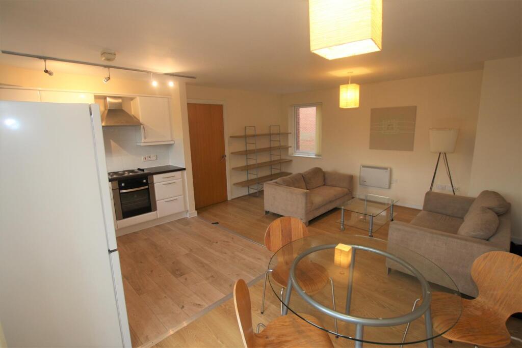 Apartment in Salford, Greater Manchester - View 3