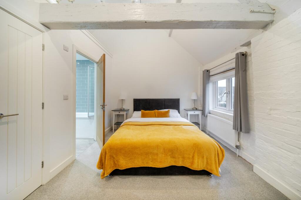 Main image of property: West Street, Farnham, Surrey, GU9