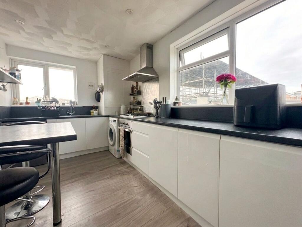 Fairhurst, 400 South Coast Road, Telscombe Cliffs, BN10 7AB photo 3
