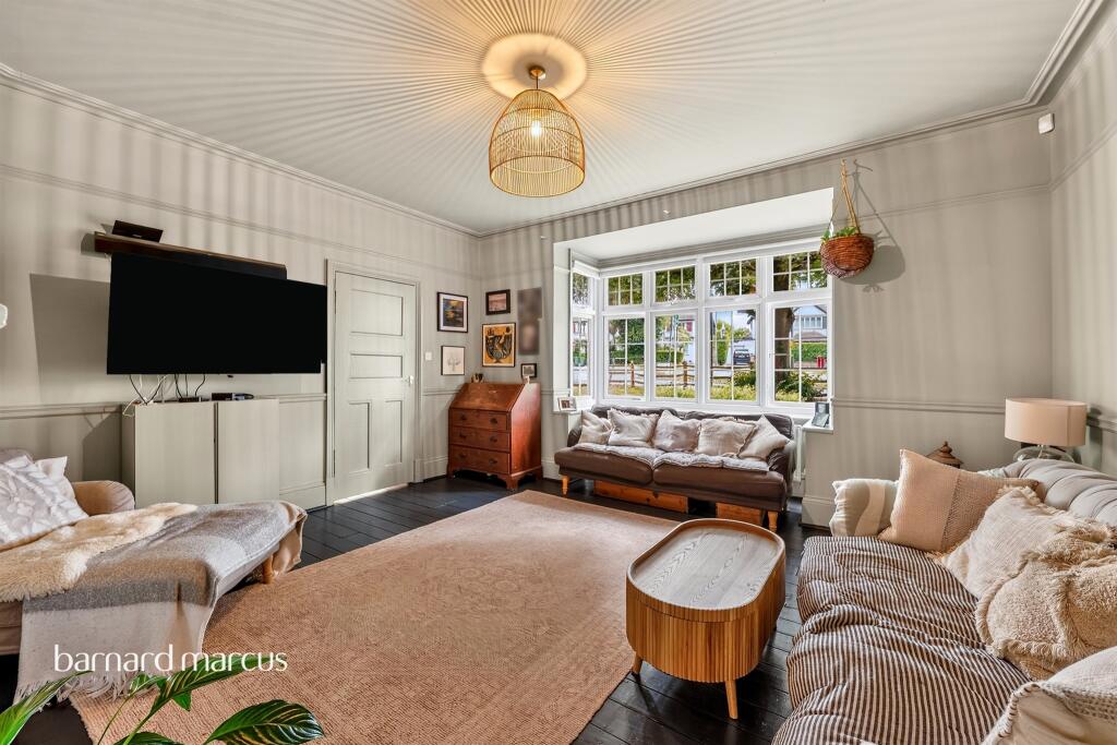 House in Sutton - View 4