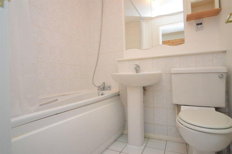 Apartment in St Albans - View 4