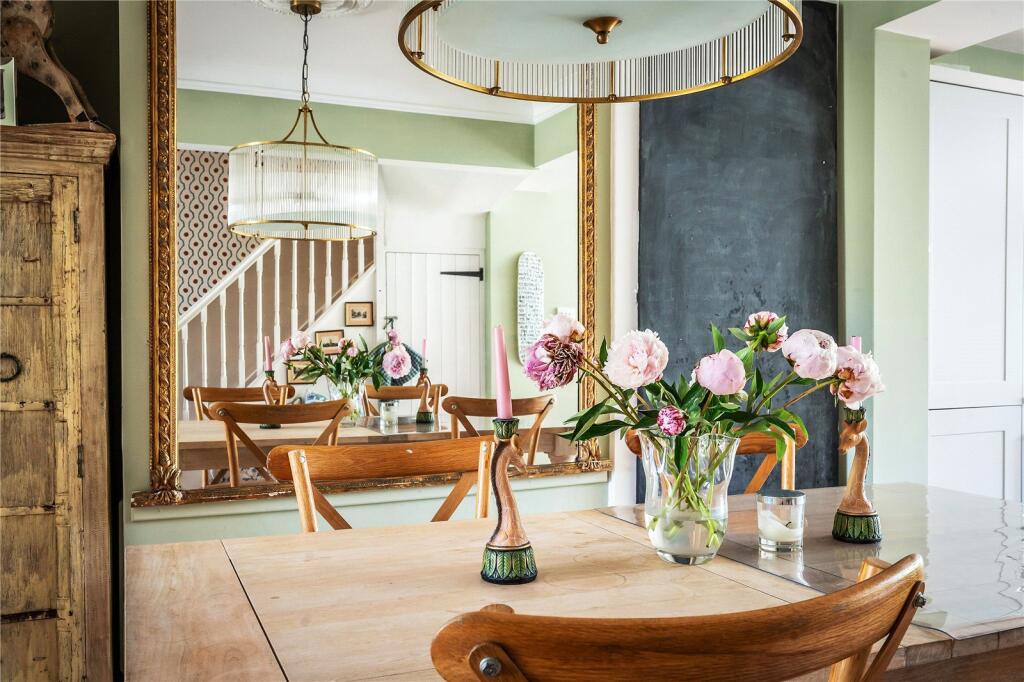 House in Reigate, South Park - More