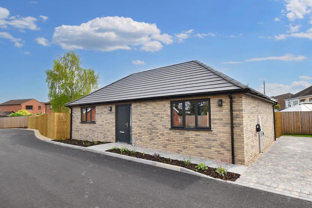 2-bed bungalow on 8 Shooters Close, Caistor, Market Rasen, £285,000