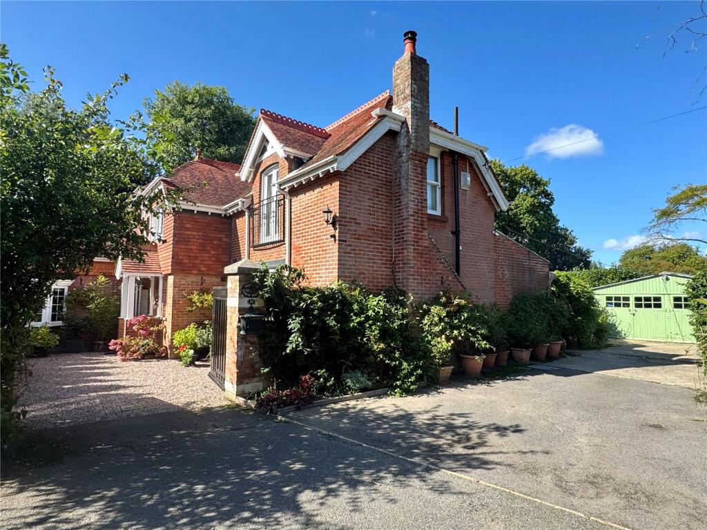 4-bed detached on Kennard Road, New Milton, Hampshire, BH25, £850,000