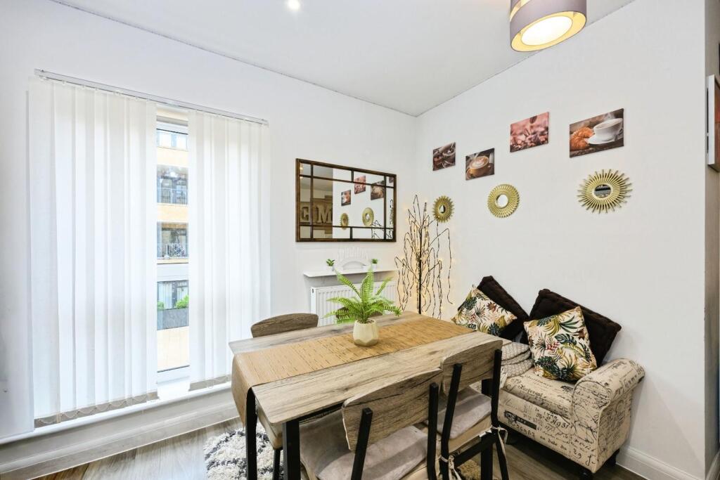 Apartment in Sutton - View 5