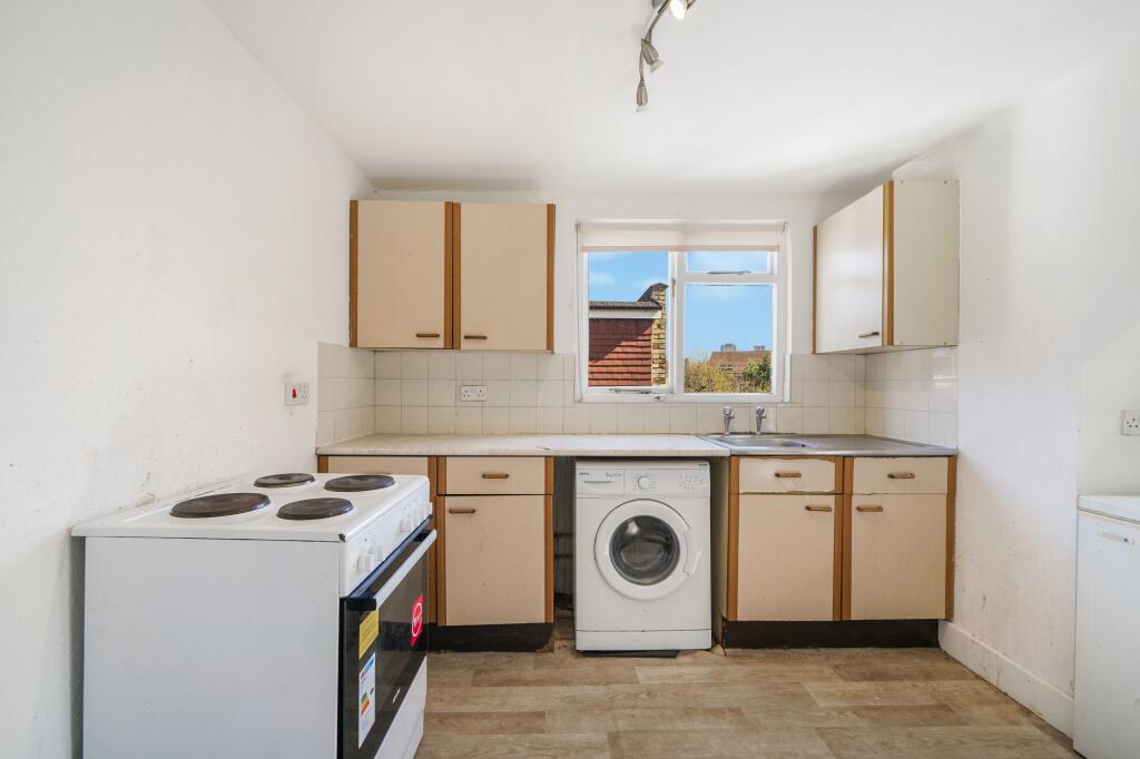 Apartment in Croydon - View 3
