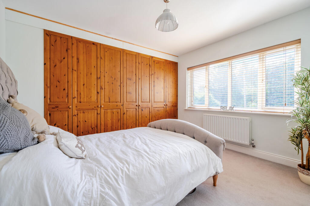 House in East Hampshire, Bramshott and Liphook - More