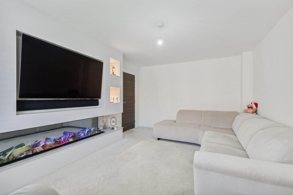 House in Wakefield - View 5