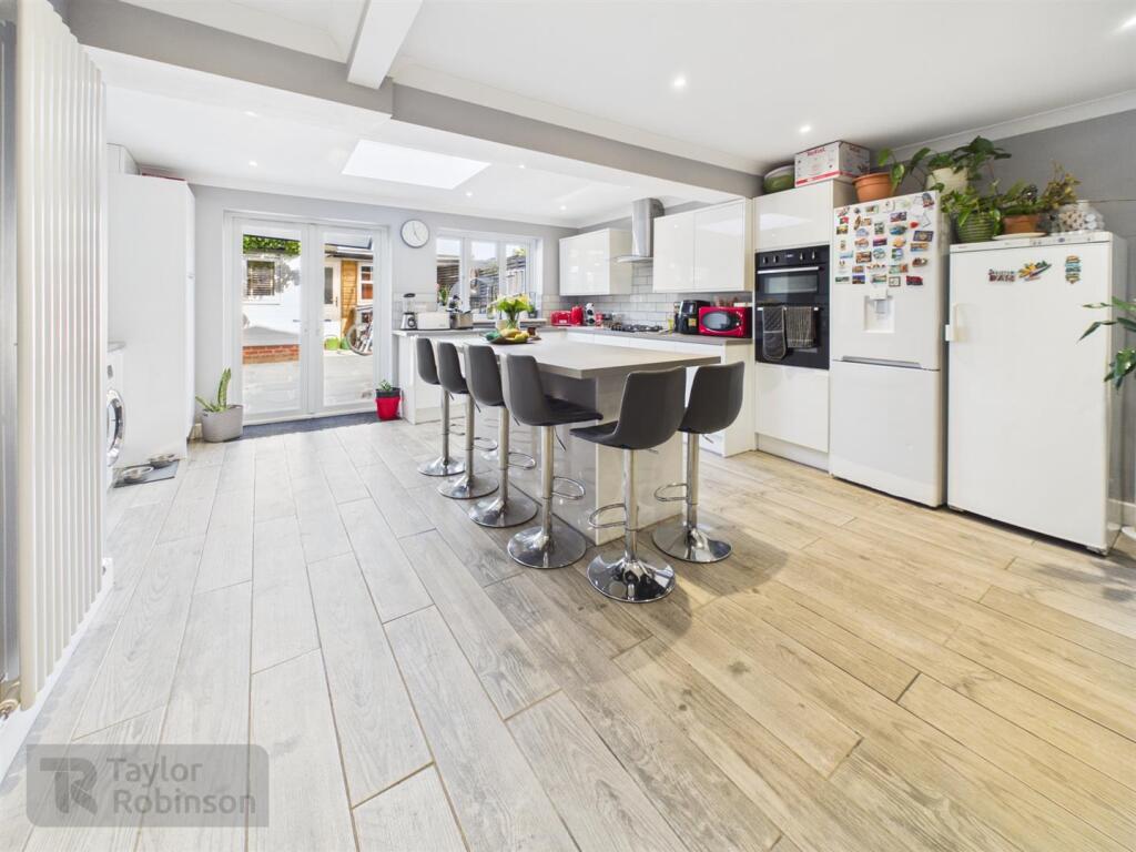 House in Crawley, Broadfield - View 2