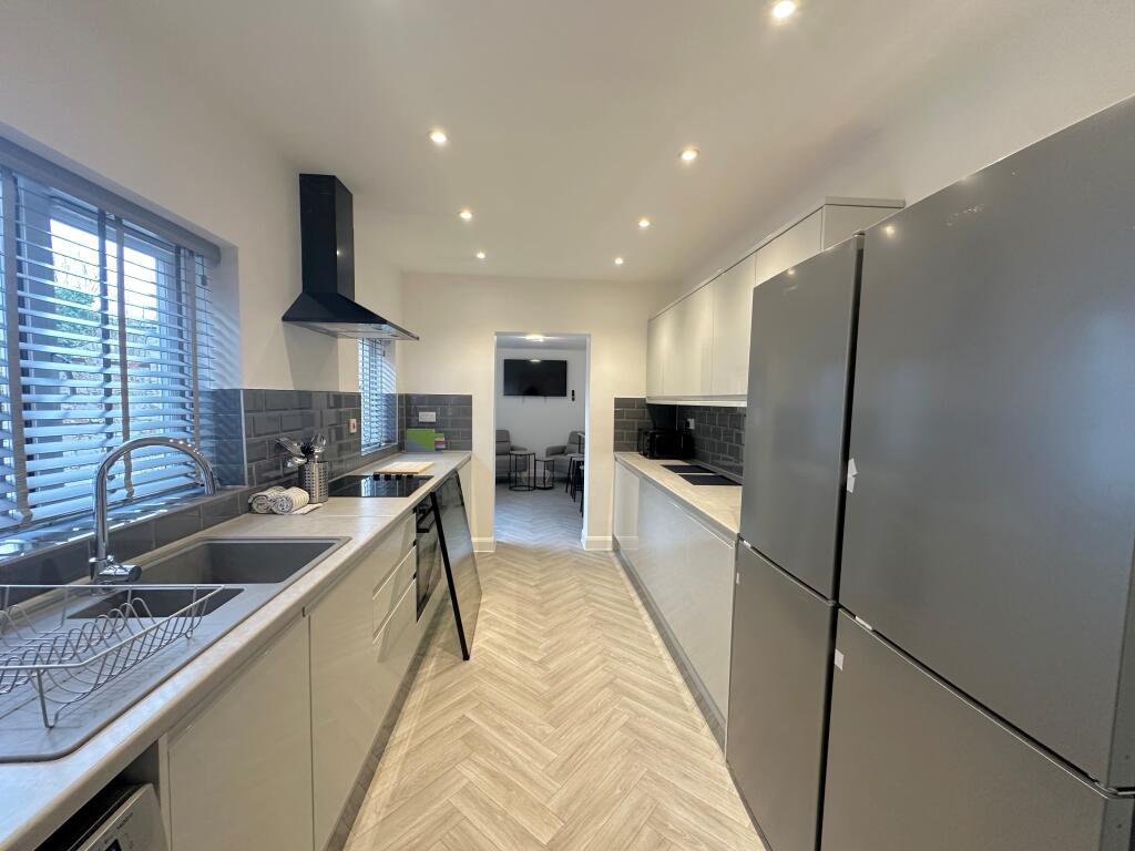 House in Sandwell, West Midlands - More