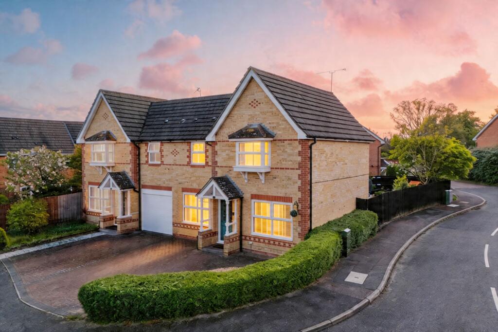 Main image of property: Hallbrooke Gardens, Binfield, RG42