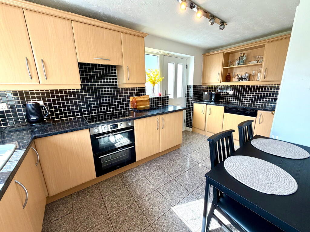 Woodbourne Gardens, Tankersley, Barnsley, S75 3DX photo 3