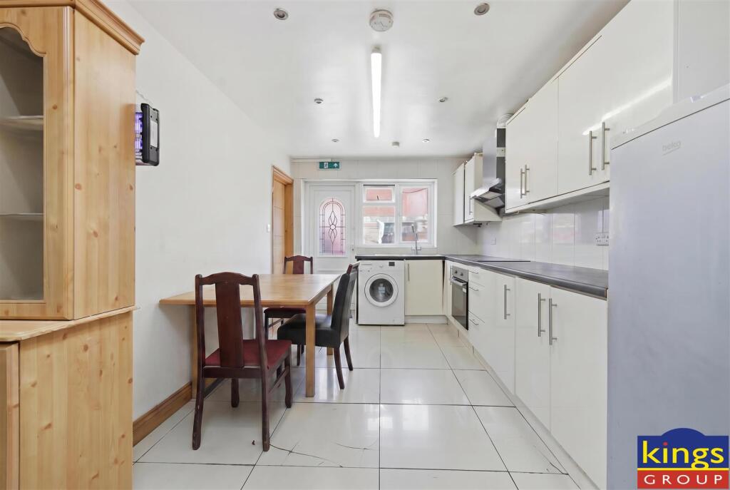 House in London, Leyton - More