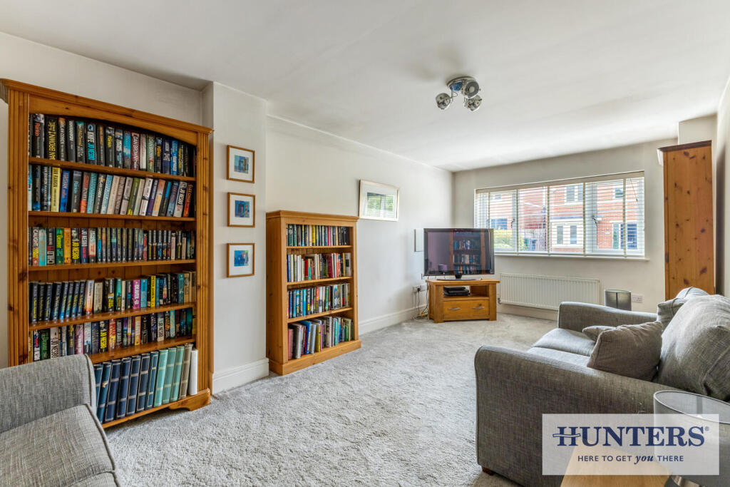 House in Bradford, Apperley Bridge - View 2