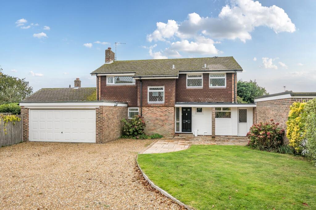 4-bed detached on Wellswood Gardens, Rowland's Castle, PO9, £900,000