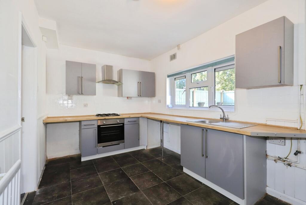 House in Wolverhampton, West Midlands - More