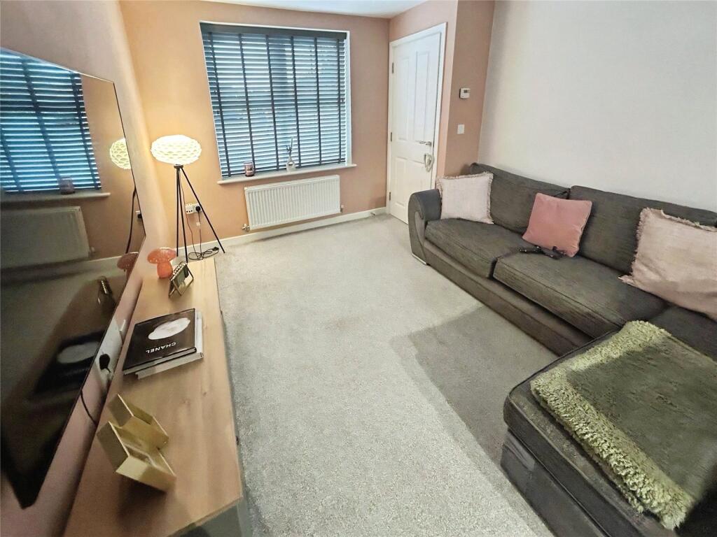 Damson Drive, Barrow upon Soar, Loughborough, Leicestershire, LE12 photo 3