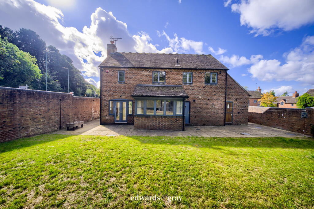 House in Walsall, West Midlands - View 2