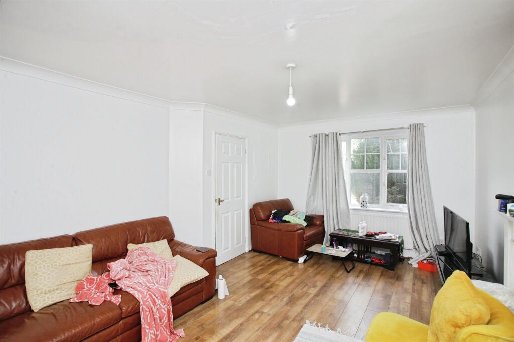 Deacon Close, Rugby photo 4