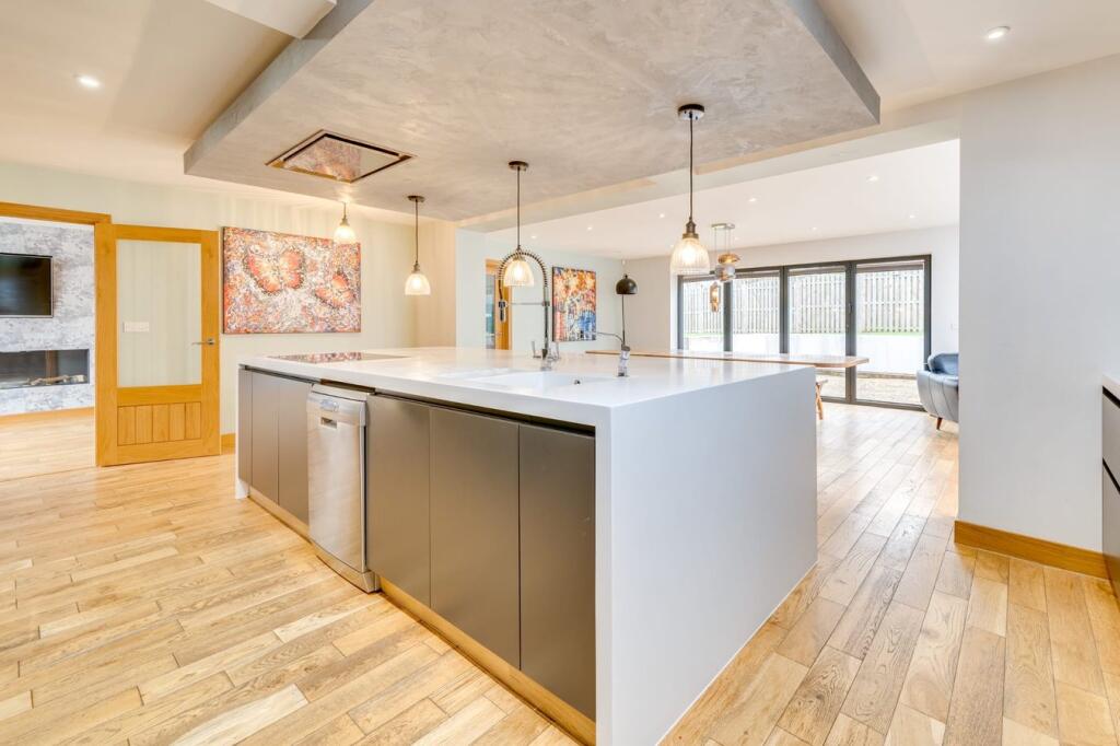 House in Bradford, Baildon - View 2