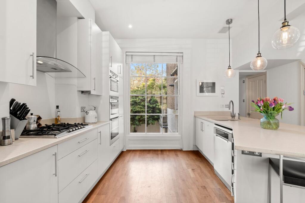 House in London, Kensington - View 3