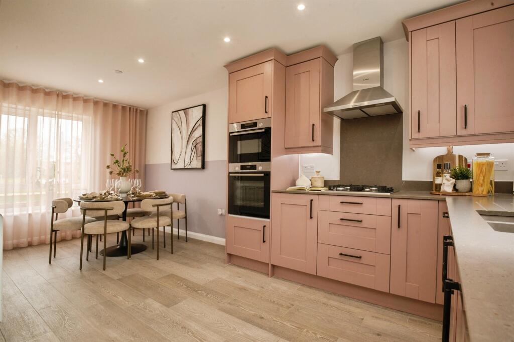 House in Cardiff, Trowbridge - View 4