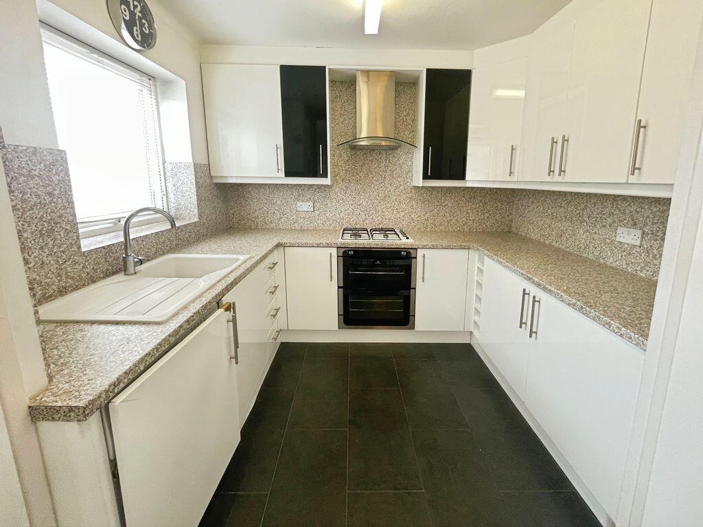 Broadstone Road, Harwood photo 3
