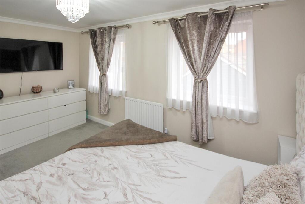House in Northampton, Wellingborough - View 5