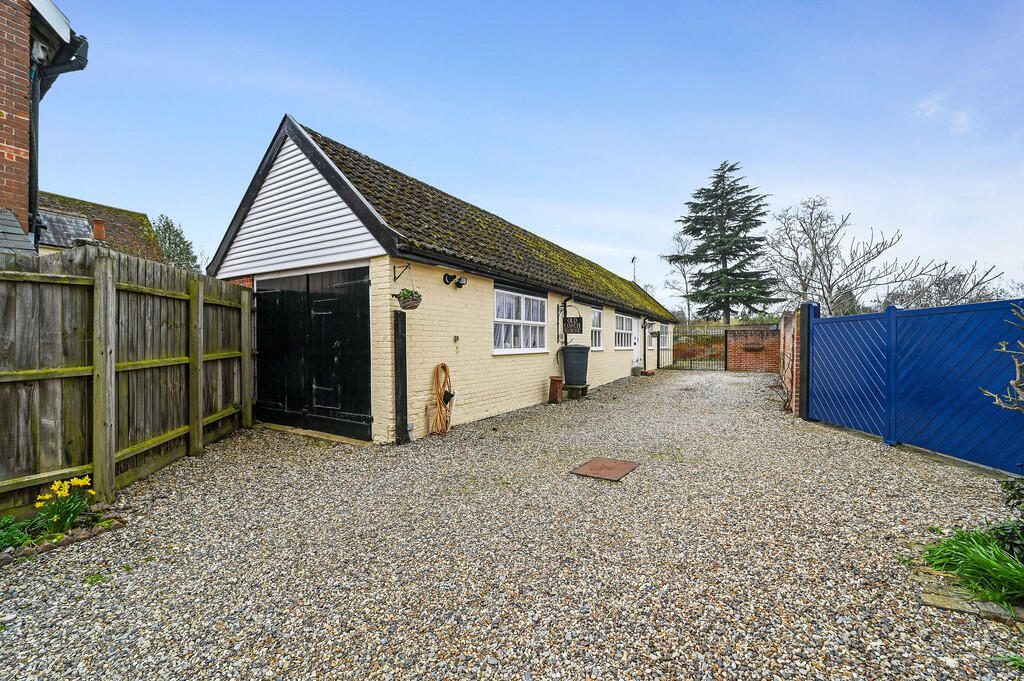 2-bed detached on Hadleigh, Suffolk, £350,000