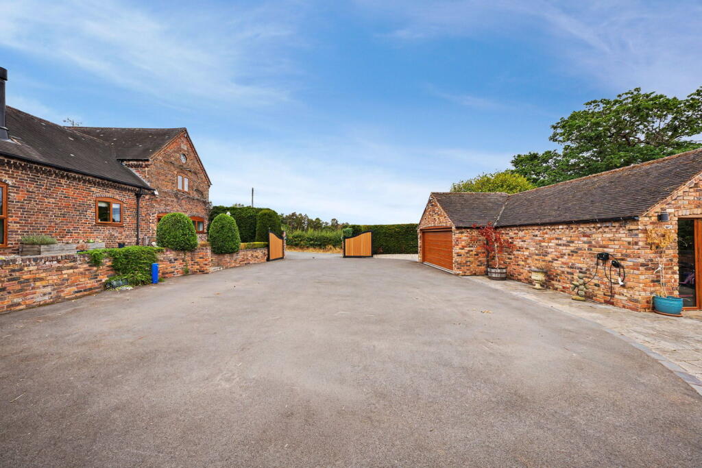 House in South Staffordshire, Kinver - View 3