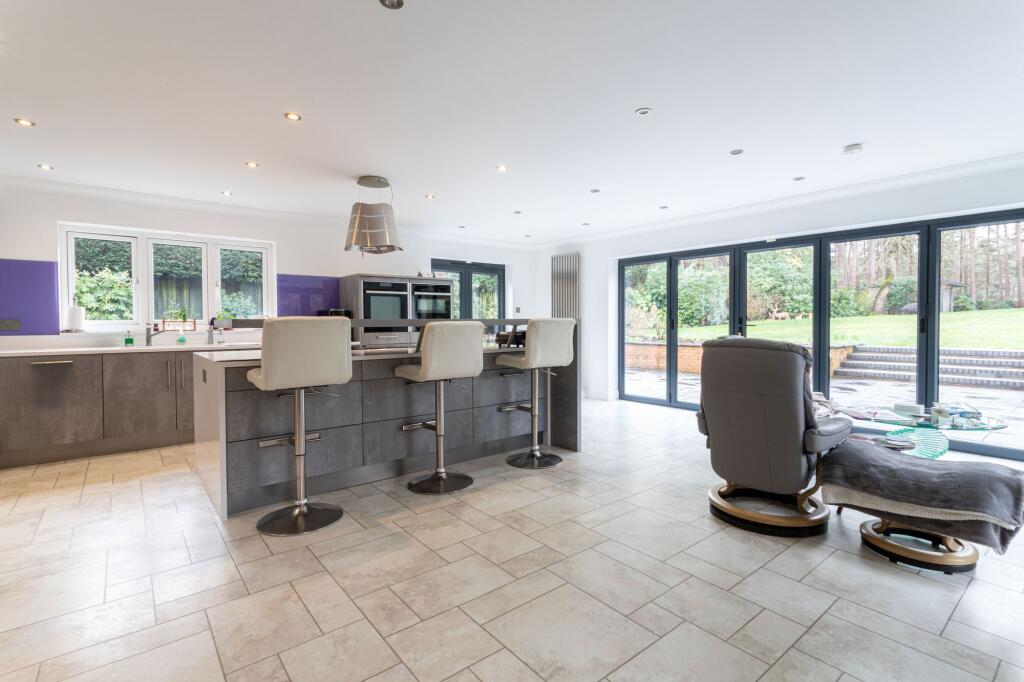 Heath Ride, Finchampstead, RG40 photo 2