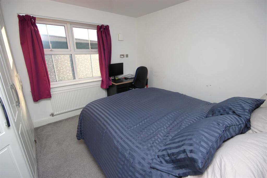 Apartment in Rushden, North Northamptonshire - View 4