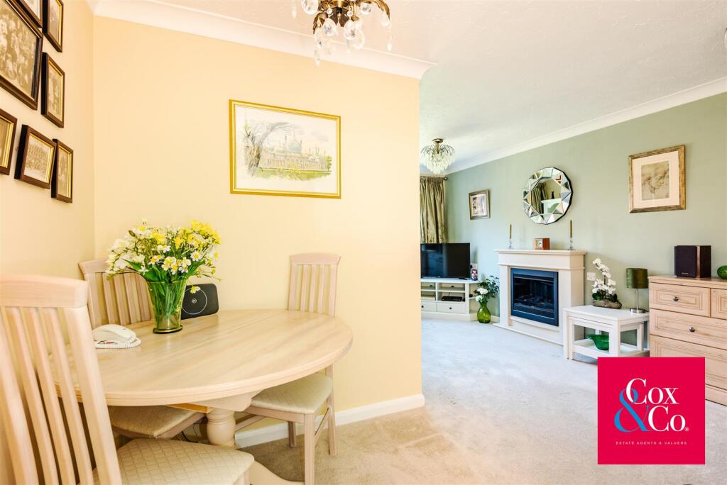 Apartment in Hove, West Blatchington - More