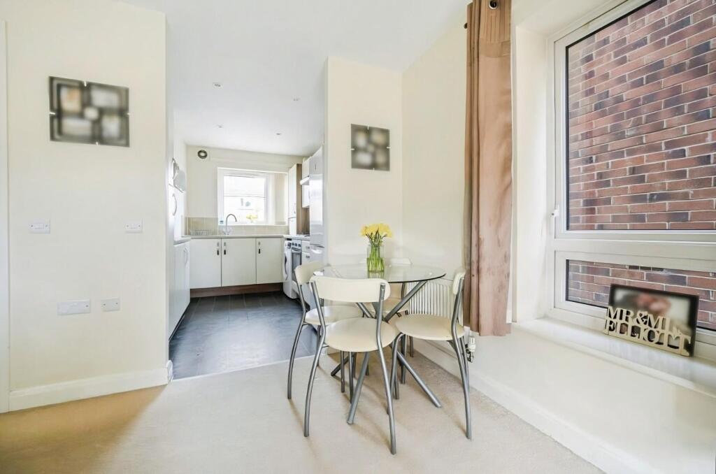 House in Leeds, Fairfield Estate, Swinnow - View 4