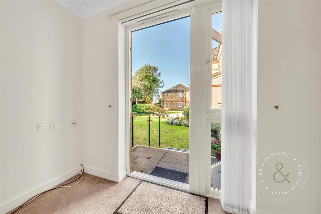 Apartment in Cardiff, Fairwater - More