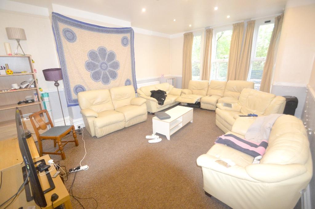 House in Leeds, Headingley Hill, Hyde Park - View 3