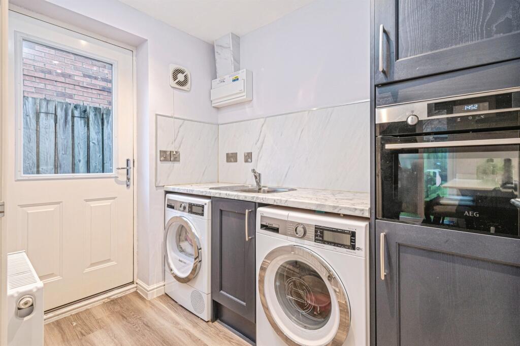 Hawthorn Lane, CLECKHEATON - More
